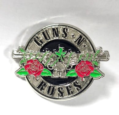 przypinka znaczek GUNS n ROSES.jpg